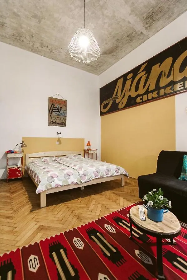 The Art Of Home Budapest 0*,  Ungern